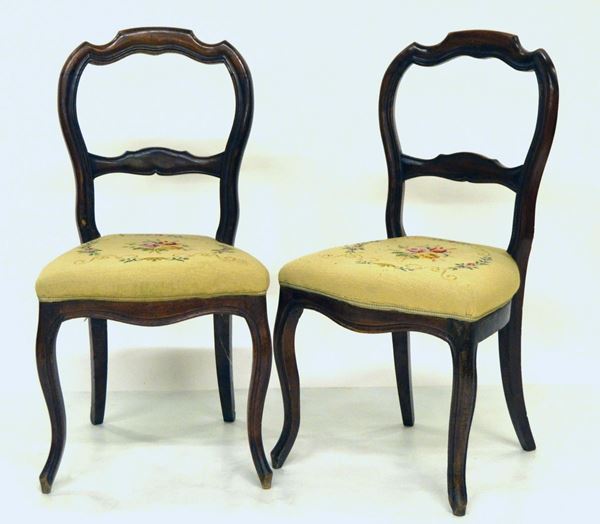 Coppia di sedie, sec. XIX, in noce, sedute imbottite  - Asta ANTIQUARIATO, COLLEZIONISMO, GIOIELLI - Poggio Bracciolini Casa d'Aste
