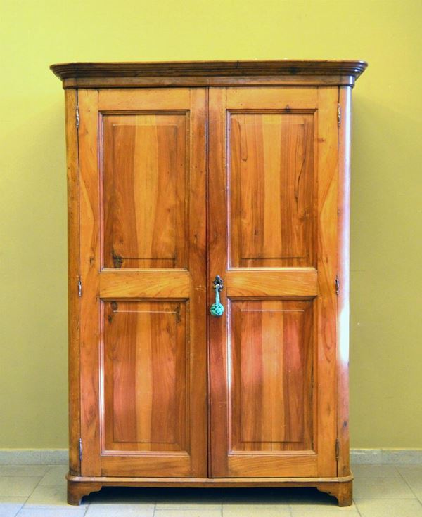 Armadio, inizi sec. XX, in noce, due sportelli  - Asta ANTIQUARIATO, COLLEZIONISMO, GIOIELLI - Poggio Bracciolini Casa d'Aste