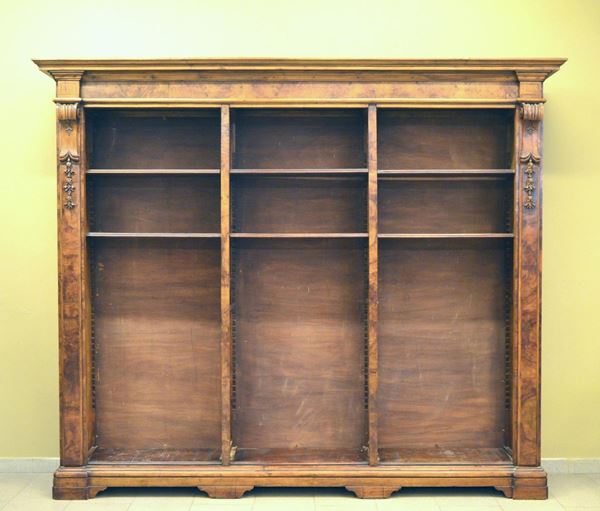 Libreria, sec. XX, in radica di noce, colonne laterali