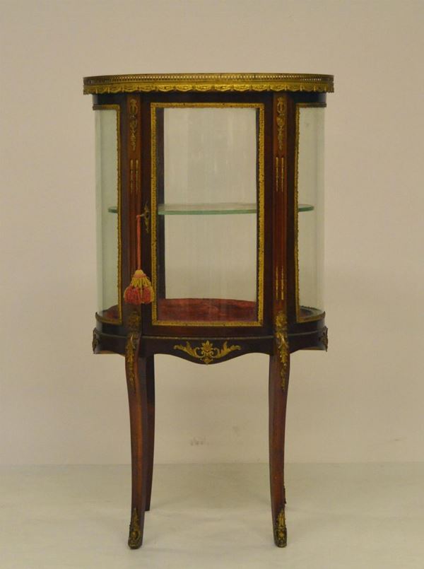 Vetrina, Francia, inizi sec. XX, in mogano,  - Asta ANTIQUARIATO, COLLEZIONISMO, GIOIELLI - Poggio Bracciolini Casa d'Aste