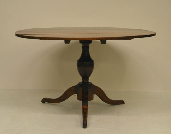 Tavolo, sec. XIX, in legno lastronato,  - Asta ANTIQUARIATO, COLLEZIONISMO, GIOIELLI - Poggio Bracciolini Casa d'Aste