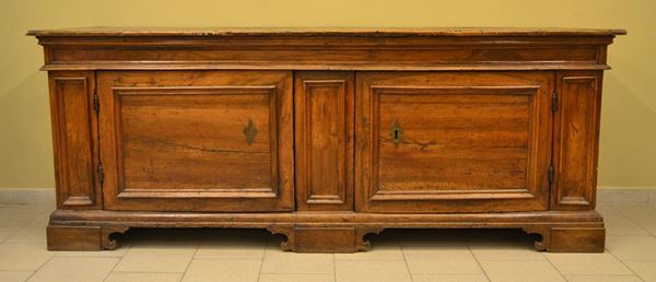 Credenza, Toscana, sec. XVIII, in noce, due