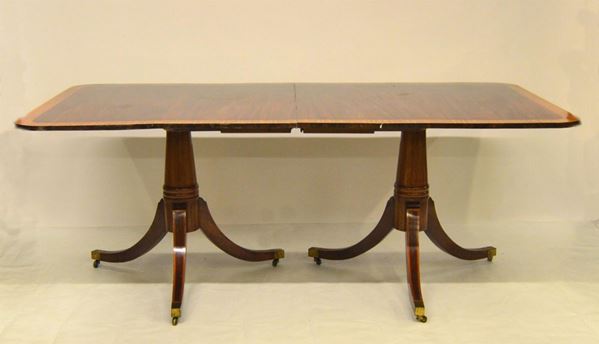 Tavolo, inizi sec. XX, in noce filettato,  - Asta ANTIQUARIATO, COLLEZIONISMO, GIOIELLI - Poggio Bracciolini Casa d'Aste