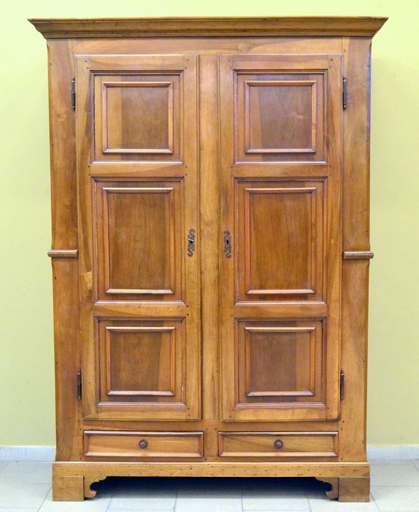 Armadio, sec. XX, in noce, due sportelli  - Asta ANTIQUARIATO, COLLEZIONISMO, GIOIELLI - Poggio Bracciolini Casa d'Aste
