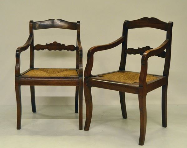 Due poltroncine, Toscana, sec. XIX, in noce, braccioli e