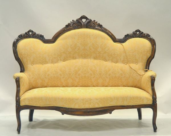 Divano, Luigi Filippo, in noce sagomato e intagliato,  - Asta ANTIQUARIATO, COLLEZIONISMO, GIOIELLI - Poggio Bracciolini Casa d'Aste