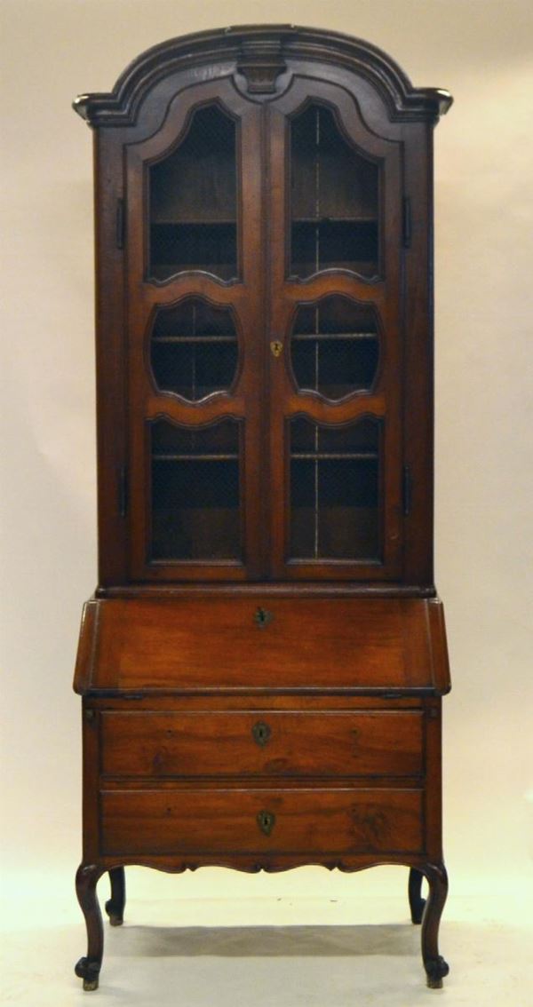 Trumeau, Piemonte, sec. XVIII, in noce, tre sportelli  - Asta ANTIQUARIATO, COLLEZIONISMO, GIOIELLI - Poggio Bracciolini Casa d'Aste