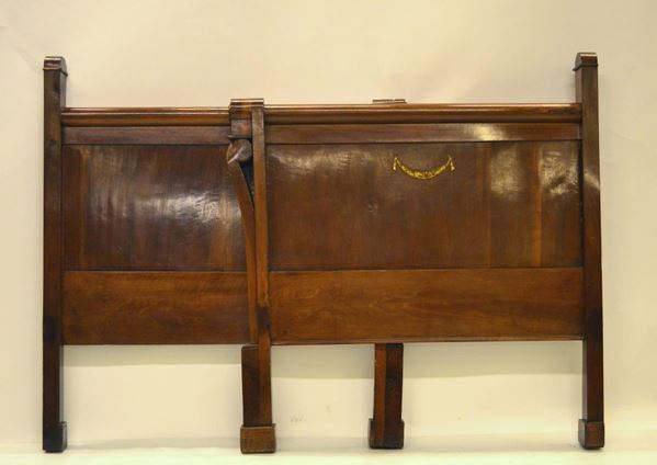 Letto a barca, sec. XIX, in noce,  - Asta ANTIQUARIATO, COLLEZIONISMO, GIOIELLI - Poggio Bracciolini Casa d'Aste