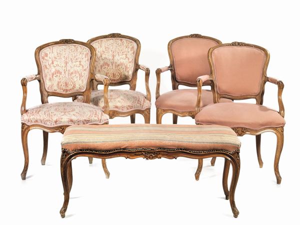 QUATTRO POLTRONCINE E UN PANCHETTO IN STILE SETTECENTO
