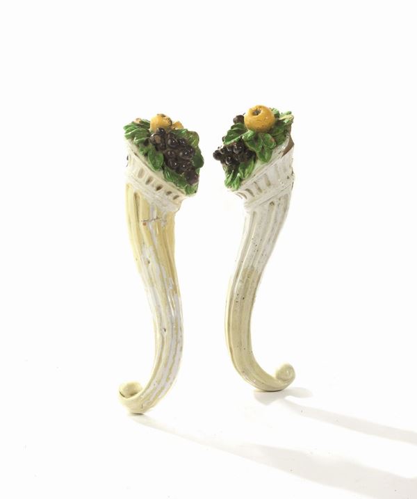 COPPIA DI ELEMENTI ROBBIANI FIRENZE, SECOLO XIX