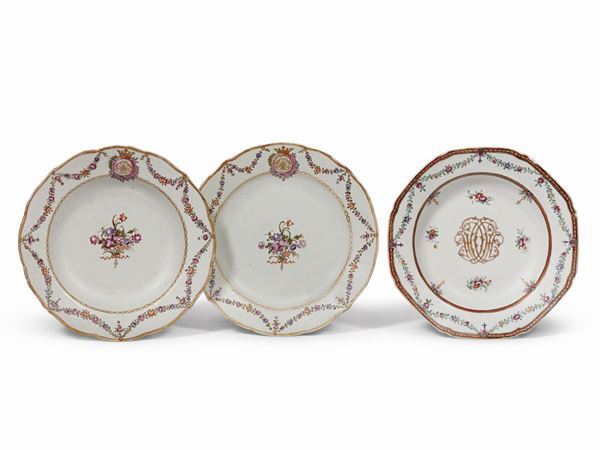 TRE PIATTI, CINA, DINASTIA QIANLONG (1736-1796), 1775-1785                  - Asta INTERNI - Poggio Bracciolini Casa d'Aste