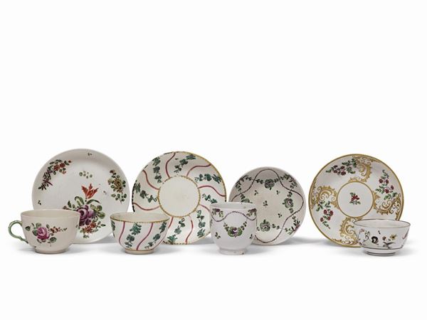 ASSORTIMENTO DI QUATTRO TAZZINE CON PIATTINO, VENETO, FINE SECOLO XVIII   