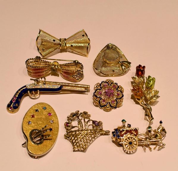 NOVE SPILLE IN ORO GIALLO E PIETRE PREZIOSE  - Asta GIOIELLI, ARREDI D'ANTIQUARIATO, DIPINTI E SCULTURE - Poggio Bracciolini Casa d'Aste
