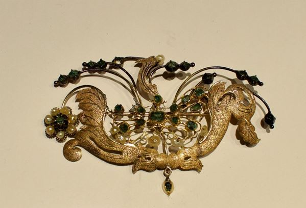 SPILLA IN ORO GIALLO , SMERALDI E PERLE