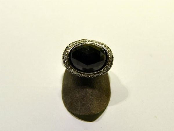 ANELLO IN ORO BIANCO, DIAMANTI E PIETRA