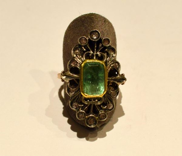 ANELLO IN ORO GIALLO, ARGENTO, SMERALDO