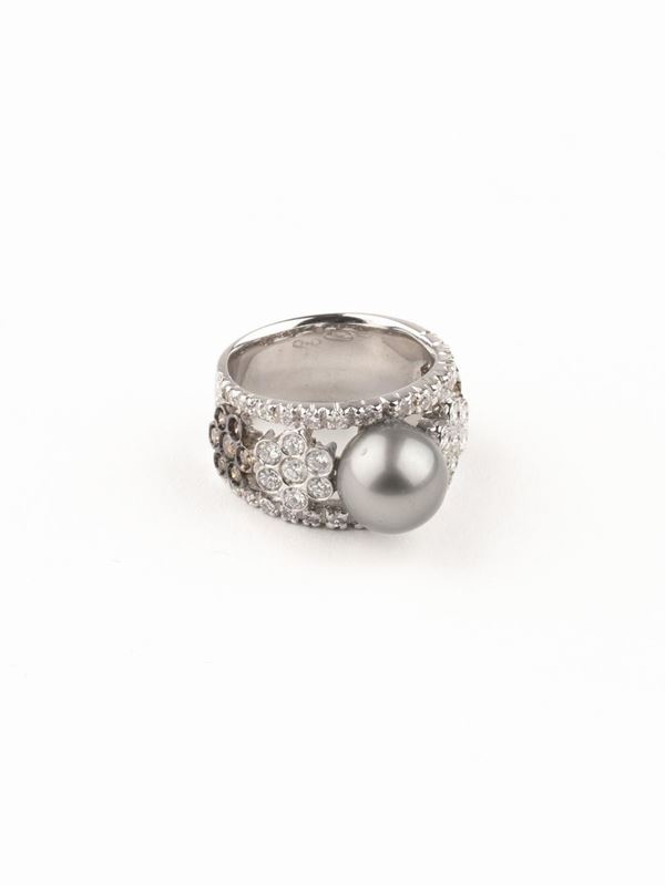 ANELLO,IN ORO BIANCO, DIAMANTI E PERLA
