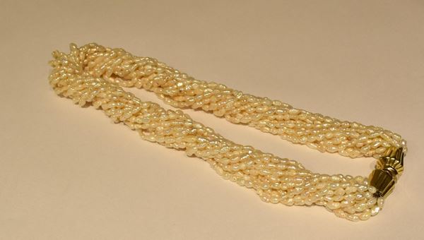 GIROCOLLO IN ORO GIALLO E PERLE
