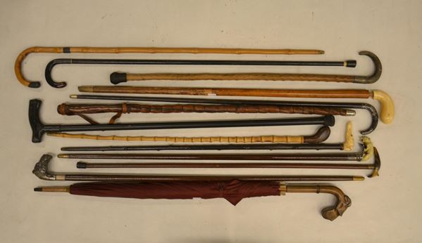 Dieci bastoni da passeggio, sec. XX  - Asta GIOIELLI, ARREDI D'ANTIQUARIATO, DIPINTI E SCULTURE - Poggio Bracciolini Casa d'Aste
