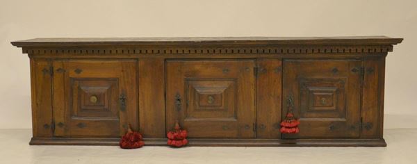 Alzata di credenza, sec. XVIII&nbsp;&nbsp;&nbsp;&nbsp;&nbsp;&nbsp;&nbsp;&nbsp;&nbsp;&nbsp;&nbsp;&nbsp;&nbsp;&nbsp;&nbsp;&nbsp;&nbsp;&nbsp;&nbsp;&nbsp;&nbsp;&nbsp;&nbsp;&nbsp;&nbsp;&nbsp;&nbsp;&nbsp;&nbsp;&nbsp;&nbsp;&nbsp;&nbsp;&nbsp;&nbsp;&nbsp;&nbsp;&nbsp;&nbsp;&nbsp;&nbsp;&nbsp;&nbsp;&nbsp;