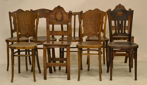 Nove sedie, sec. XX  - Asta GIOIELLI, ARREDI D'ANTIQUARIATO, DIPINTI E SCULTURE - Poggio Bracciolini Casa d'Aste
