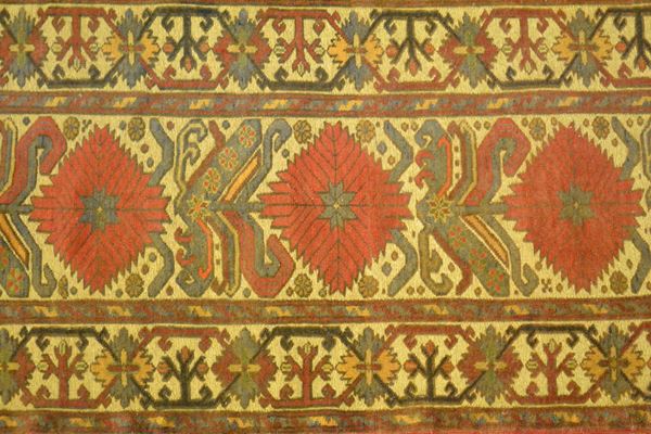 Tappeto persiano Sumak, campo a motivo floreale  - Asta GIOIELLI, ARREDI D'ANTIQUARIATO, DIPINTI E SCULTURE - Poggio Bracciolini Casa d'Aste