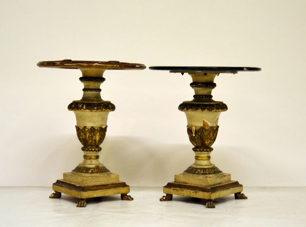 Due tavolini, in stile '700, circolari in legno