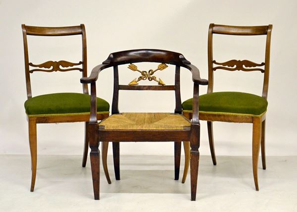 Coppia di sedie, in stile '700, in noce,