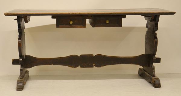 Tavolo fratina, sec. XVIII, piano in noce, due cassetti,  - Asta GIOIELLI, ARREDI D'ANTIQUARIATO, DIPINTI E SCULTURE - Poggio Bracciolini Casa d'Aste