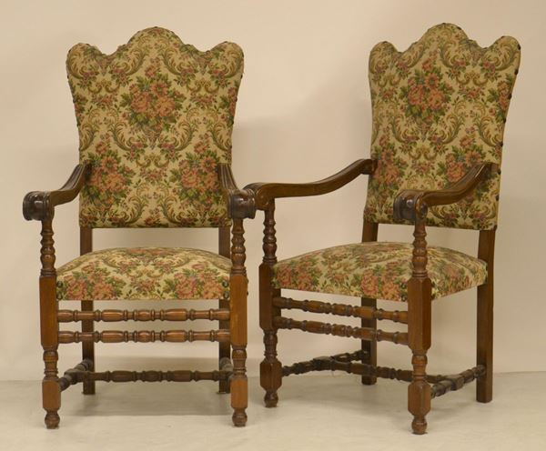 Coppia di seggioloni, in stile 600, in noce, sedute e  - Asta GIOIELLI, ARREDI D'ANTIQUARIATO, DIPINTI E SCULTURE - Poggio Bracciolini Casa d'Aste