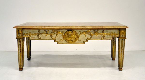 Tavolino da salotto, in stile '700,  - Asta GIOIELLI, ARREDI D'ANTIQUARIATO, DIPINTI E SCULTURE - Poggio Bracciolini Casa d'Aste