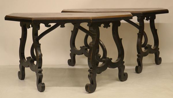 Coppia di consolle, sec. XVIII, in mogano e palissandro,  - Asta GIOIELLI, ARREDI D'ANTIQUARIATO, DIPINTI E SCULTURE - Poggio Bracciolini Casa d'Aste