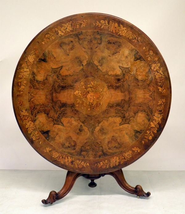 Tavolo, Olanda, sec. XIX,&nbsp; in radica  - Asta GIOIELLI, ARREDI D'ANTIQUARIATO, DIPINTI E SCULTURE - Poggio Bracciolini Casa d'Aste