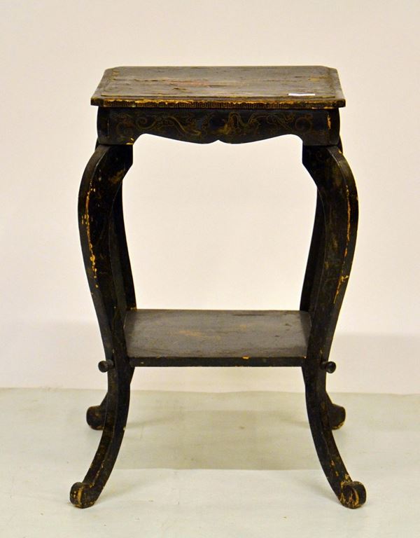 Piccolo gueridon, sec. XX, in legno