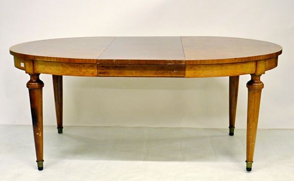 Tavolo, inizi sec. XX, lastronato in radica,  - Asta GIOIELLI, ARREDI D'ANTIQUARIATO, DIPINTI E SCULTURE - Poggio Bracciolini Casa d'Aste