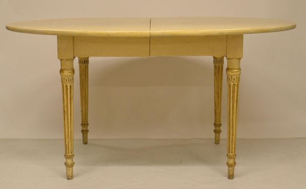 Tavolo, sec. XIX, in legno laccato bianco,
