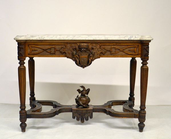 Consolle, sec. XIX, in noce intagliato,
