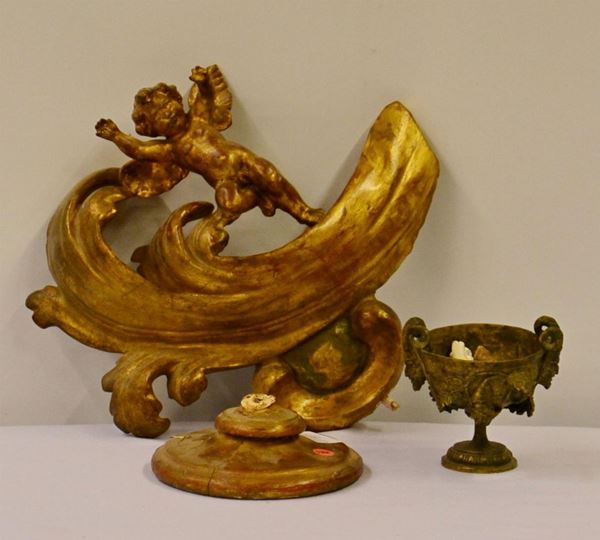 Fregio, sec. XIX, in legno laccato e intagliato,&nbsp;&nbsp;&nbsp;&nbsp;&nbsp;&nbsp;&nbsp;&nbsp;&nbsp;&nbsp;&nbsp;&nbsp;&nbsp;&nbsp;&nbsp;&nbsp;&nbsp;&nbsp;&nbsp;&nbsp;&nbsp;&nbsp;&nbsp;&nbsp;&nbsp;&nbsp;