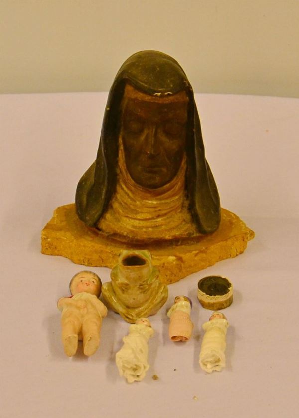Sei sculturine, in materiali vari, raffiguranti&nbsp;&nbsp;&nbsp;&nbsp;&nbsp;&nbsp;&nbsp;&nbsp;&nbsp;&nbsp;&nbsp;&nbsp;&nbsp;&nbsp;&nbsp;&nbsp;&nbsp;&nbsp;&nbsp;&nbsp;&nbsp;&nbsp;&nbsp;&nbsp;&nbsp;&nbsp;&nbsp;