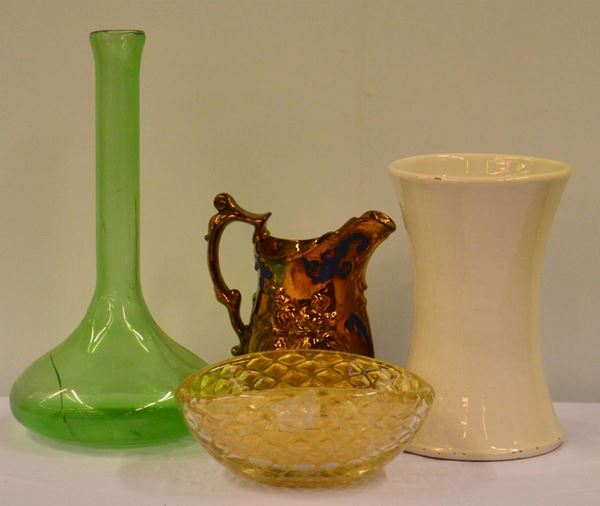 Lotto composto da: centrotavola, portafiori, vaso e&nbsp;&nbsp;&nbsp;&nbsp;&nbsp;&nbsp;&nbsp;&nbsp;&nbsp;&nbsp;&nbsp;&nbsp;&nbsp;&nbsp;&nbsp;&nbsp;&nbsp;&nbsp;&nbsp;&nbsp;&nbsp;&nbsp;&nbsp;