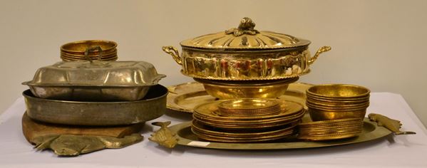 Lotto composto da: vassoi, ciotoline, piattini&nbsp;&nbsp;&nbsp;&nbsp;&nbsp;&nbsp;&nbsp;&nbsp;&nbsp;&nbsp;&nbsp;&nbsp;&nbsp;&nbsp;&nbsp;&nbsp;&nbsp;&nbsp;&nbsp;&nbsp;&nbsp;&nbsp;&nbsp;&nbsp;&nbsp;&nbsp;&nbsp;&nbsp;  - Asta ASTA A TEMPO - ANTIQUARIATO E COLLEZIONISMO - Poggio Bracciolini Casa d'Aste