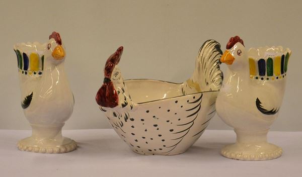 Tre centrotavola, in maiolica, raffiguranti&nbsp;&nbsp;&nbsp;&nbsp;&nbsp;&nbsp;&nbsp;&nbsp;&nbsp;&nbsp;&nbsp;&nbsp;&nbsp;&nbsp;&nbsp;&nbsp;&nbsp;&nbsp;&nbsp;&nbsp;&nbsp;&nbsp;&nbsp;&nbsp;&nbsp;&nbsp;&nbsp;&nbsp;&nbsp;&nbsp;&nbsp;