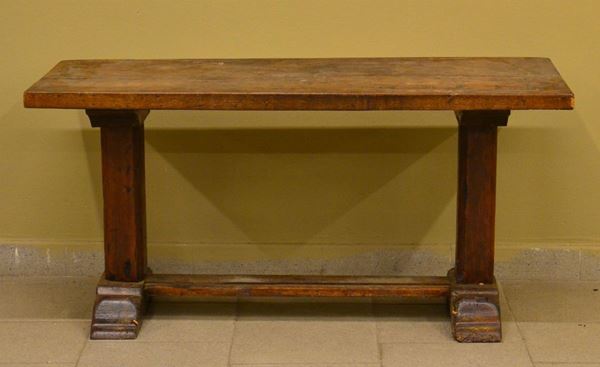 Tavolino da fumo, sec. XX, in legno&nbsp;&nbsp;&nbsp;&nbsp;&nbsp;&nbsp;&nbsp;&nbsp;&nbsp;&nbsp;&nbsp;&nbsp;&nbsp;&nbsp;&nbsp;&nbsp;&nbsp;&nbsp;&nbsp;&nbsp;&nbsp;&nbsp;&nbsp;&nbsp;&nbsp;&nbsp;&nbsp;&nbsp;&nbsp;&nbsp;&nbsp;&nbsp;&nbsp;&nbsp;&nbsp;&nbsp;&nbsp;&nbsp;&nbsp;