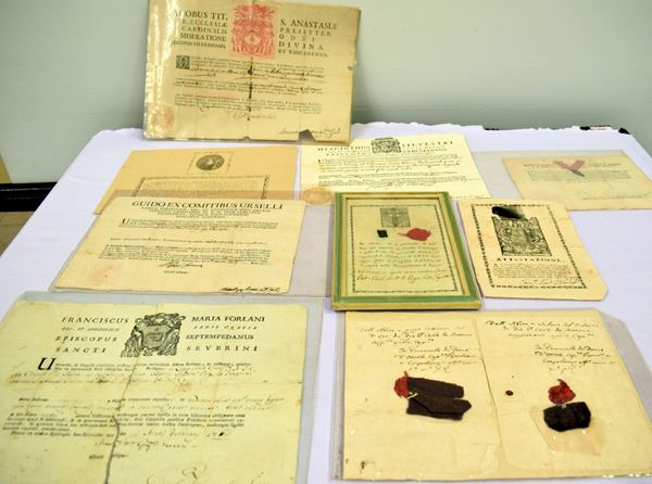Nove pezzi tra reliquie e attestati di reliquie&nbsp;&nbsp;&nbsp;&nbsp;&nbsp;&nbsp;&nbsp;&nbsp;&nbsp;&nbsp;&nbsp;&nbsp;&nbsp;&nbsp;&nbsp;&nbsp;&nbsp;&nbsp;&nbsp;&nbsp;&nbsp;&nbsp;&nbsp;&nbsp;&nbsp;&nbsp;&nbsp;