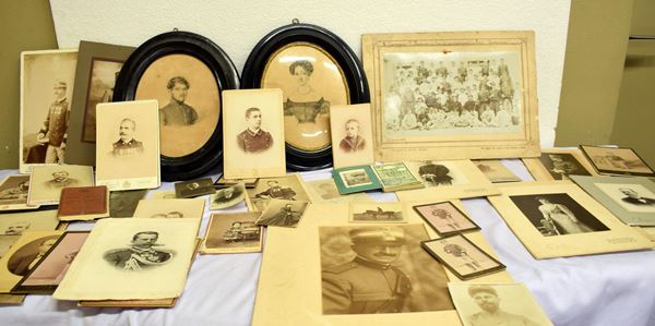 Lotto composto da circa quaranta vecchie foto militari&nbsp;&nbsp;&nbsp;&nbsp;&nbsp;&nbsp;&nbsp;&nbsp;&nbsp;&nbsp;&nbsp;&nbsp;&nbsp;&nbsp;&nbsp;&nbsp;&nbsp;&nbsp;&nbsp;&nbsp;