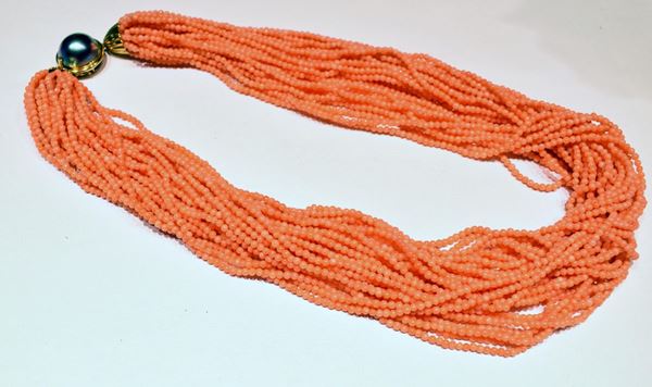 COLLANA, IN CORALLO, ORO GIALLO E PERLA                                   