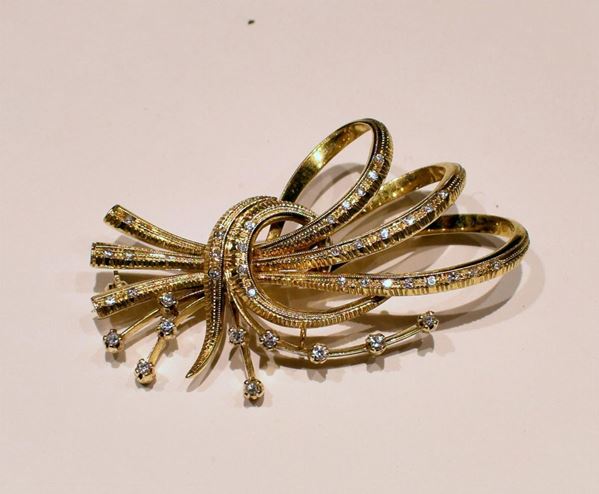 SPILLA IN ORO GIALLO E DIAMANTI