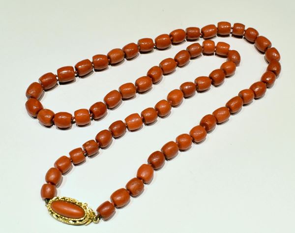 COLLANA IN CORALLO E ORO GIALLO