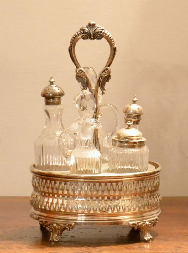 Oliera, sec. XX, in argento traforato  - Asta GIOIELLI, SCULTURE, DIPINTI, ARREDI E OGGETTI D'ARTE - Poggio Bracciolini Casa d'Aste
