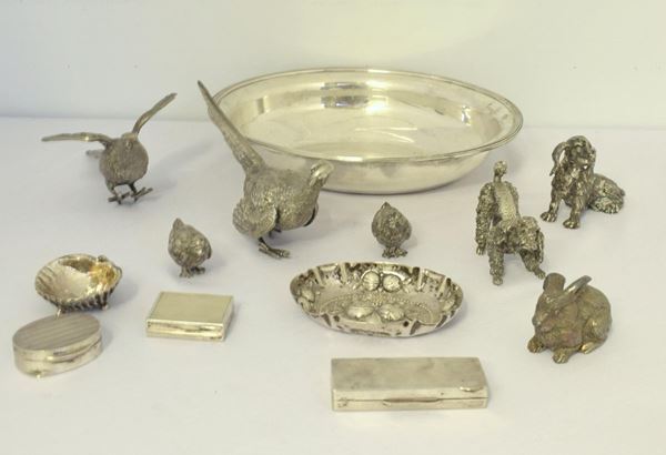 DUE VASSOI, SEC. XX                                                        - Asta GIOIELLI, SCULTURE, DIPINTI, ARREDI E OGGETTI D'ARTE - Poggio Bracciolini Casa d'Aste
